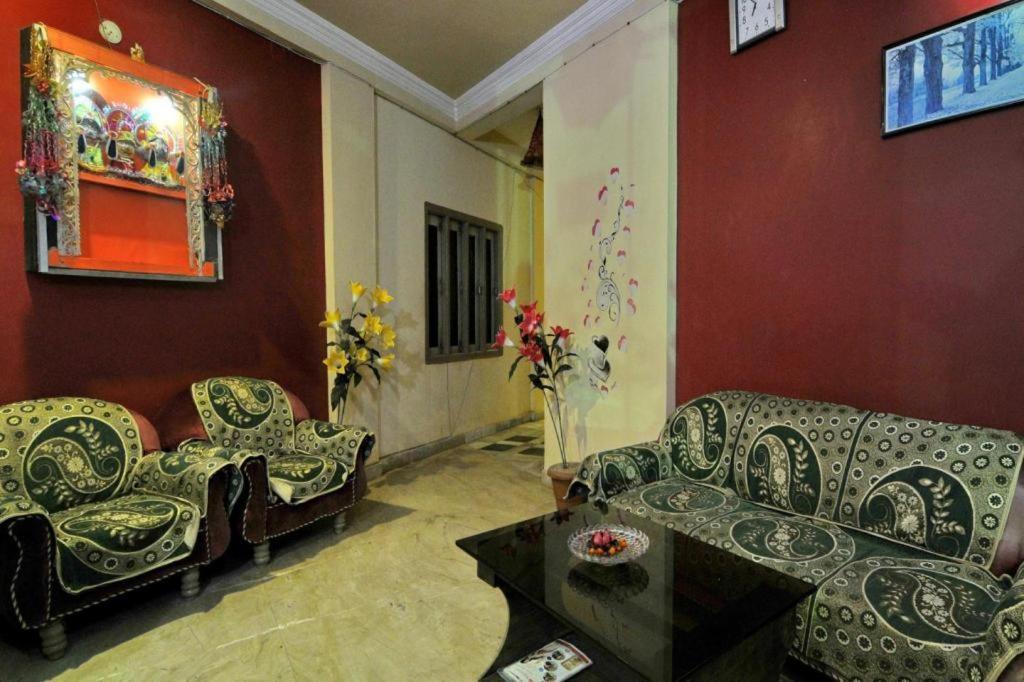 Hotel Golden Dust Puri Buitenkant foto