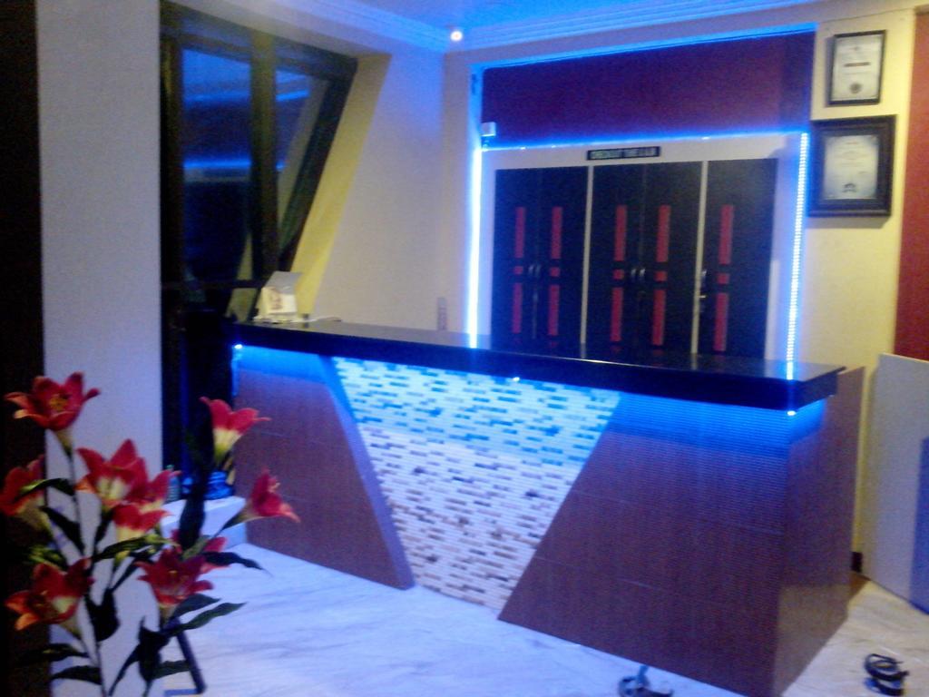 Hotel Golden Dust Puri Buitenkant foto