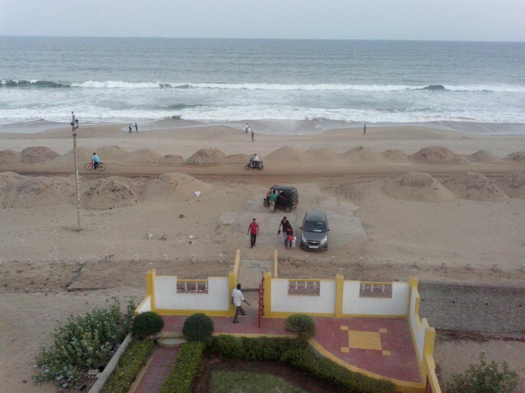 Hotel Golden Dust Puri Buitenkant foto