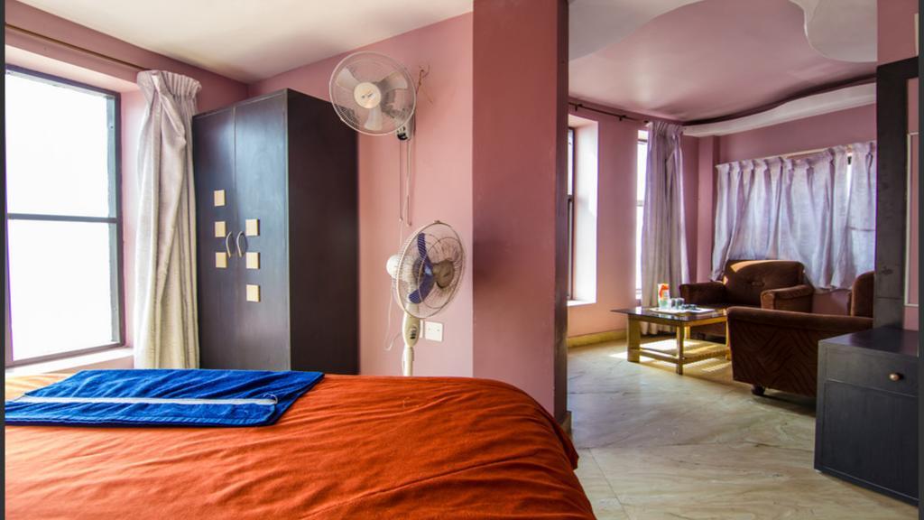 Hotel Golden Dust Puri Buitenkant foto