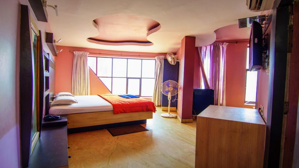 Hotel Golden Dust Puri Buitenkant foto