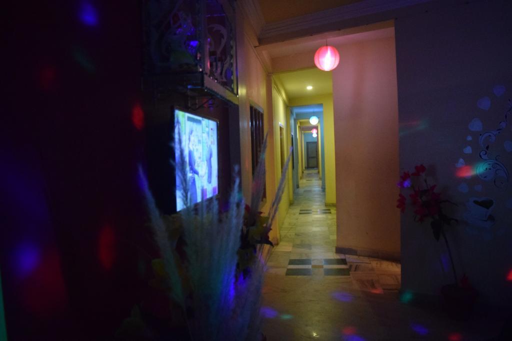 Hotel Golden Dust Puri Buitenkant foto